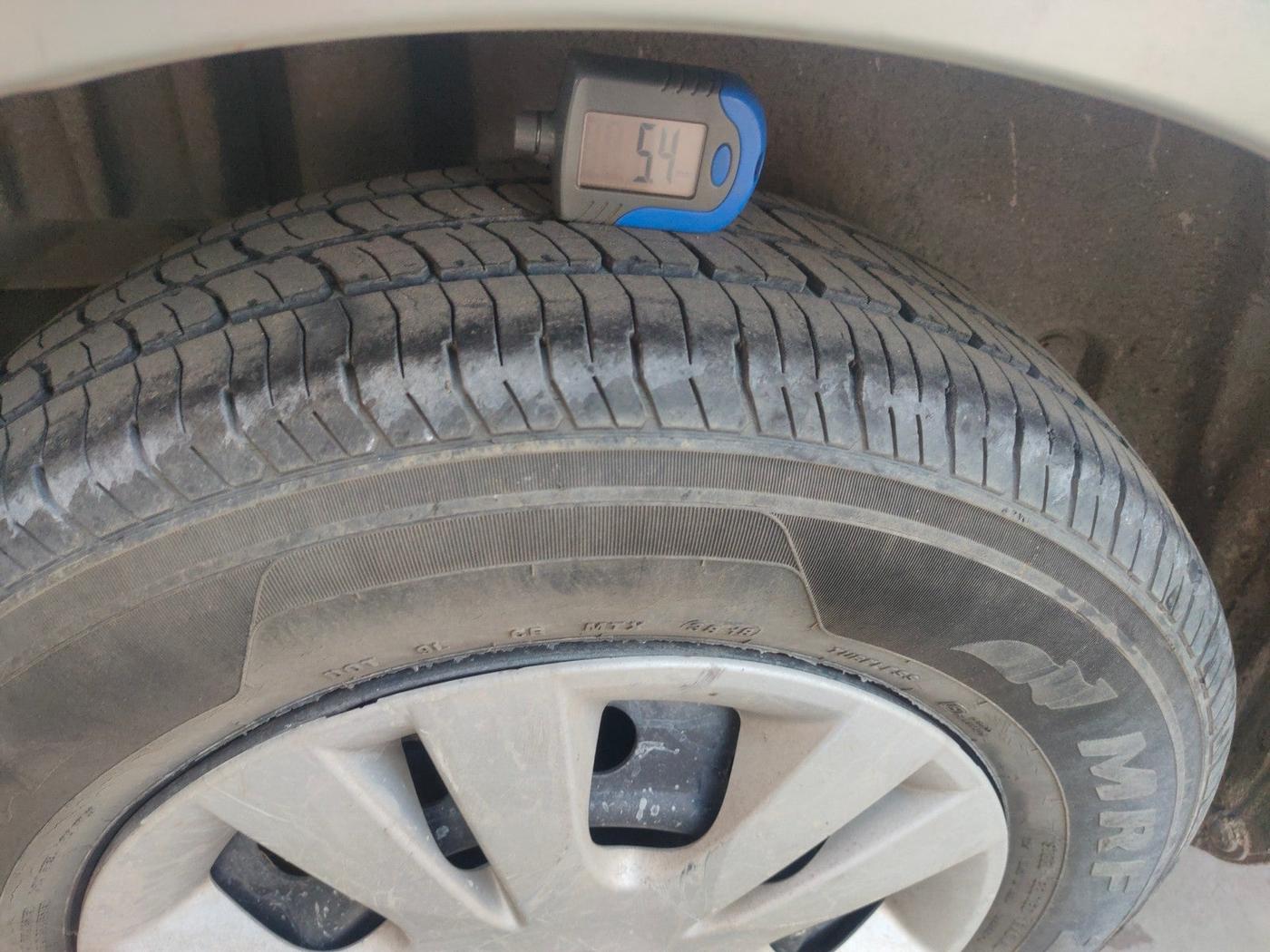 2012 Maruti Swift Dzire VDI, Diesel, Manual, 76,531 km, tyre