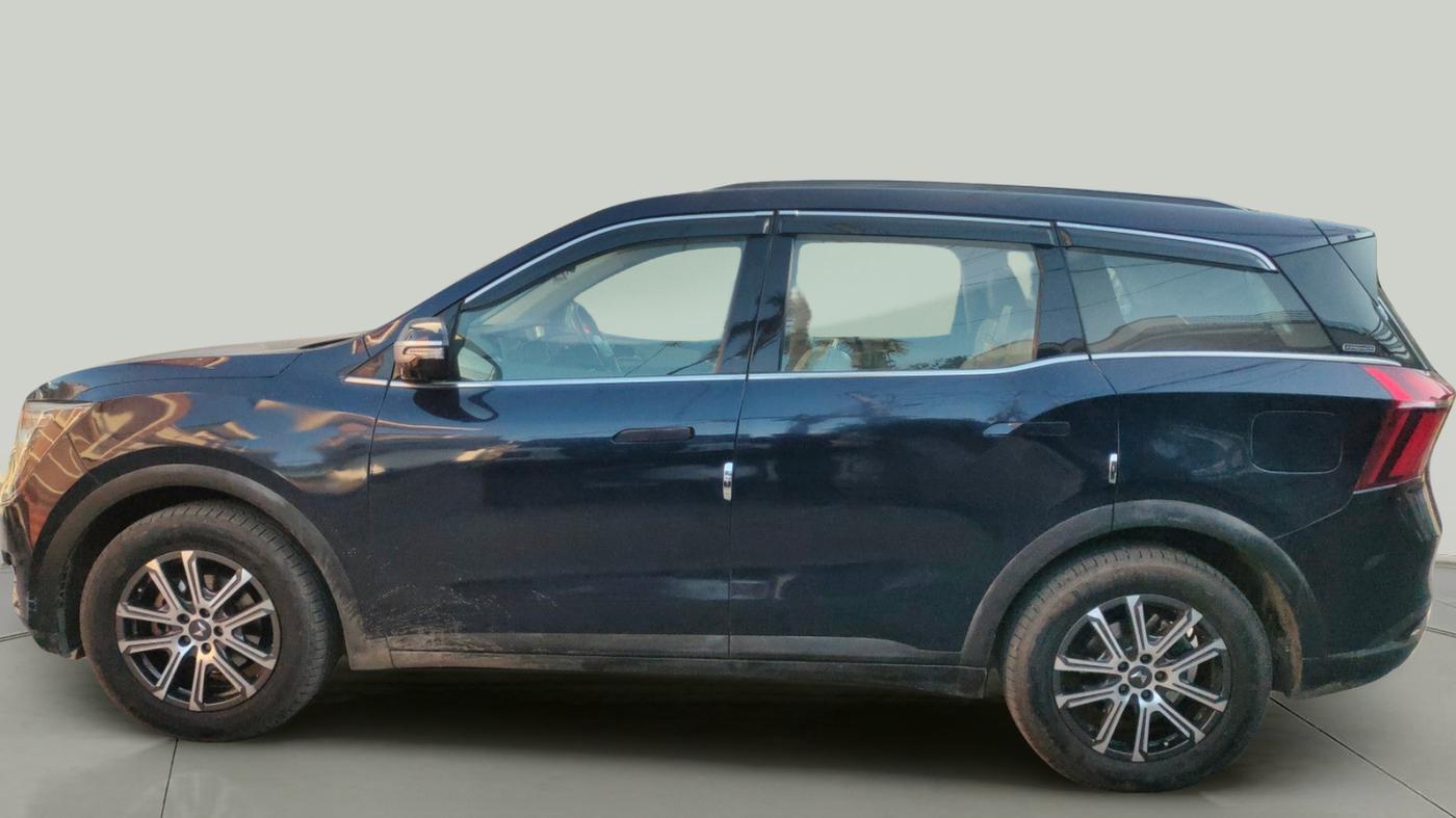 2021 Mahindra XUV700 AX 7 LUXURY D AT 7 STR, Diesel, Automatic, 54,882 km, exterior