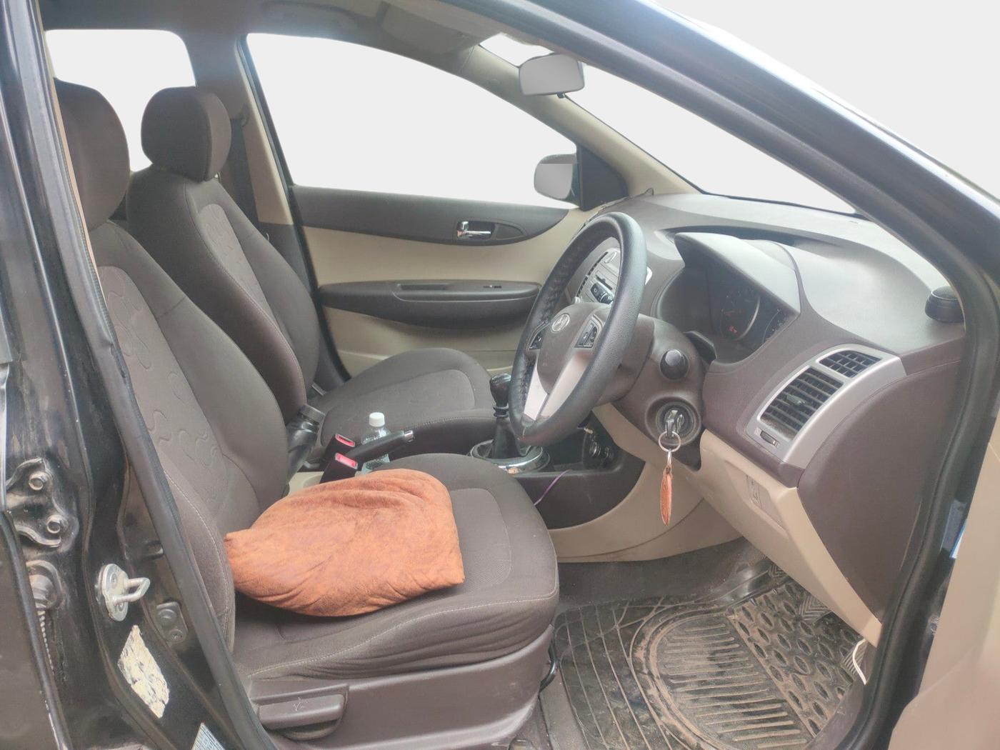 2010 Hyundai i20 SPORTZ (O) 1.2, Petrol, Manual, 52,000 km, interior