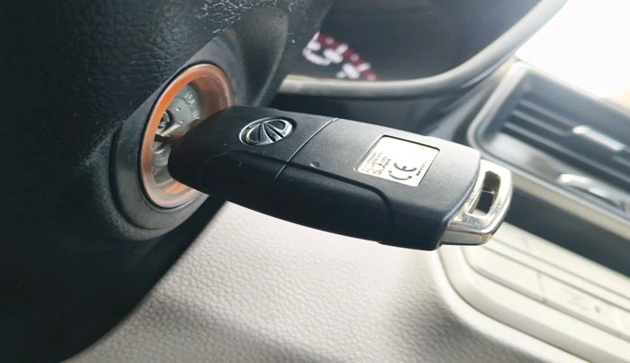 2021 Mahindra XUV300 W6 1.5 Sunroof Diesel, Diesel, Manual, 1,00,577 km, interior