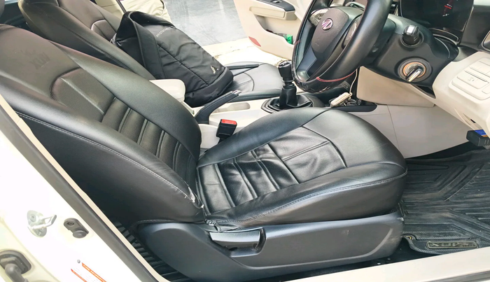 2021 Mahindra XUV300 W6 1.5 Sunroof Diesel, Diesel, Manual, 1,00,577 km, interior