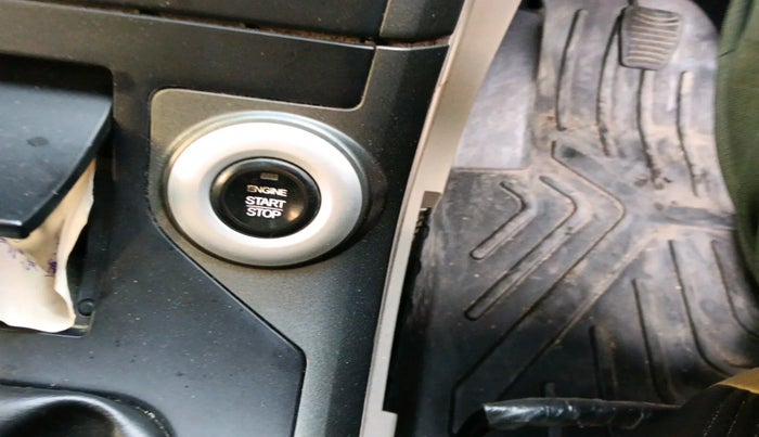 2018 Mahindra XUV500 W9, Diesel, Manual, 82,784 km, interior