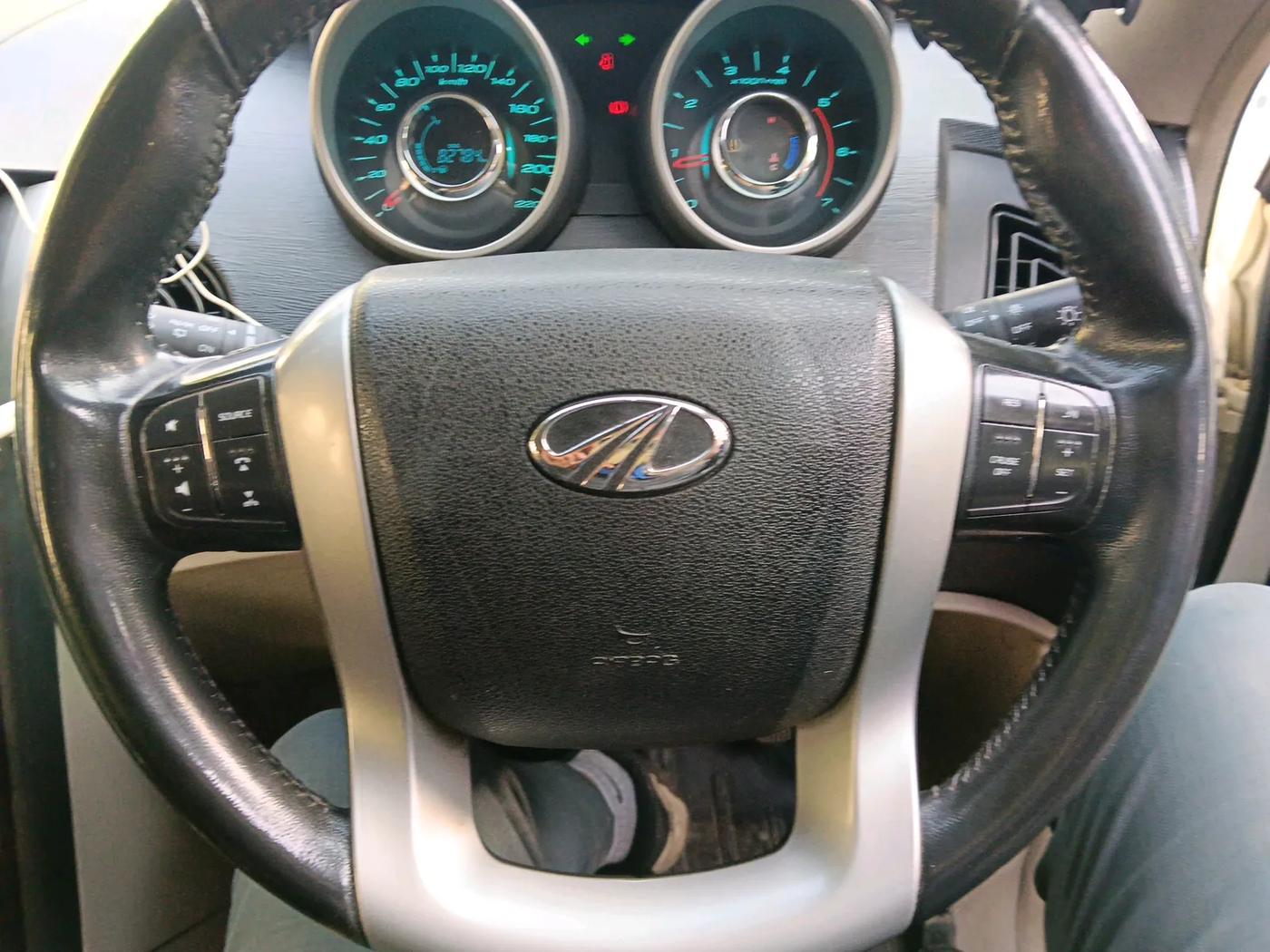 2018 Mahindra XUV500 W9, Diesel, Manual, 82,784 km, interior