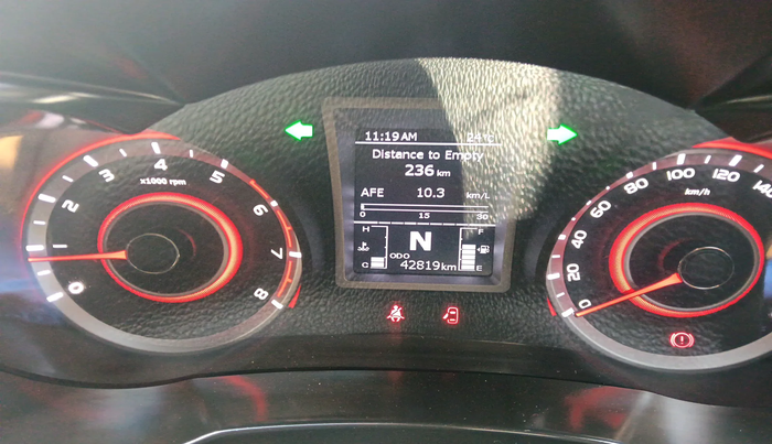 2022 Mahindra XUV300 W8 (O) 1.2 PETROL, Petrol, Manual, 42,819 km, interior