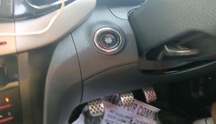 2022 Mahindra XUV300 W8 (O) 1.2 PETROL, Petrol, Manual, 42,819 km, interior