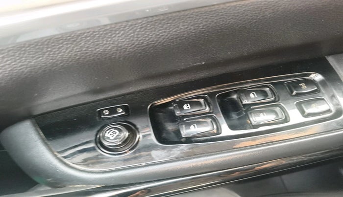 2022 Mahindra XUV700 AX 7 LUXURY D AT 7 STR, Diesel, Automatic, 1,25,855 km, interior