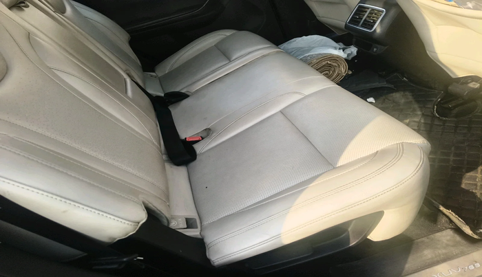 2022 Mahindra XUV700 AX 7 LUXURY D AT 7 STR, Diesel, Automatic, 1,25,855 km, interior