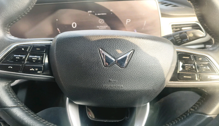 2022 Mahindra XUV700 AX 7 LUXURY D AT 7 STR, Diesel, Automatic, 1,25,855 km, interior