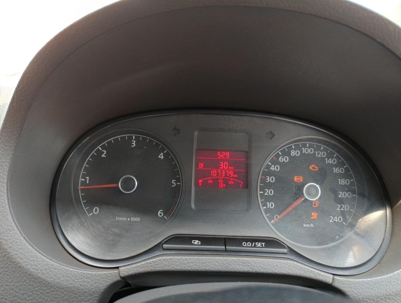 2012 Volkswagen Vento HIGHLINE DIESEL 1.6, Diesel, Manual, 1,07,379 km, interior