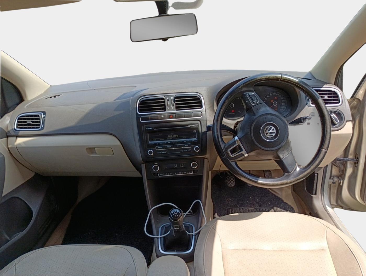 2012 Volkswagen Vento HIGHLINE DIESEL 1.6, Diesel, Manual, 1,07,379 km, interior