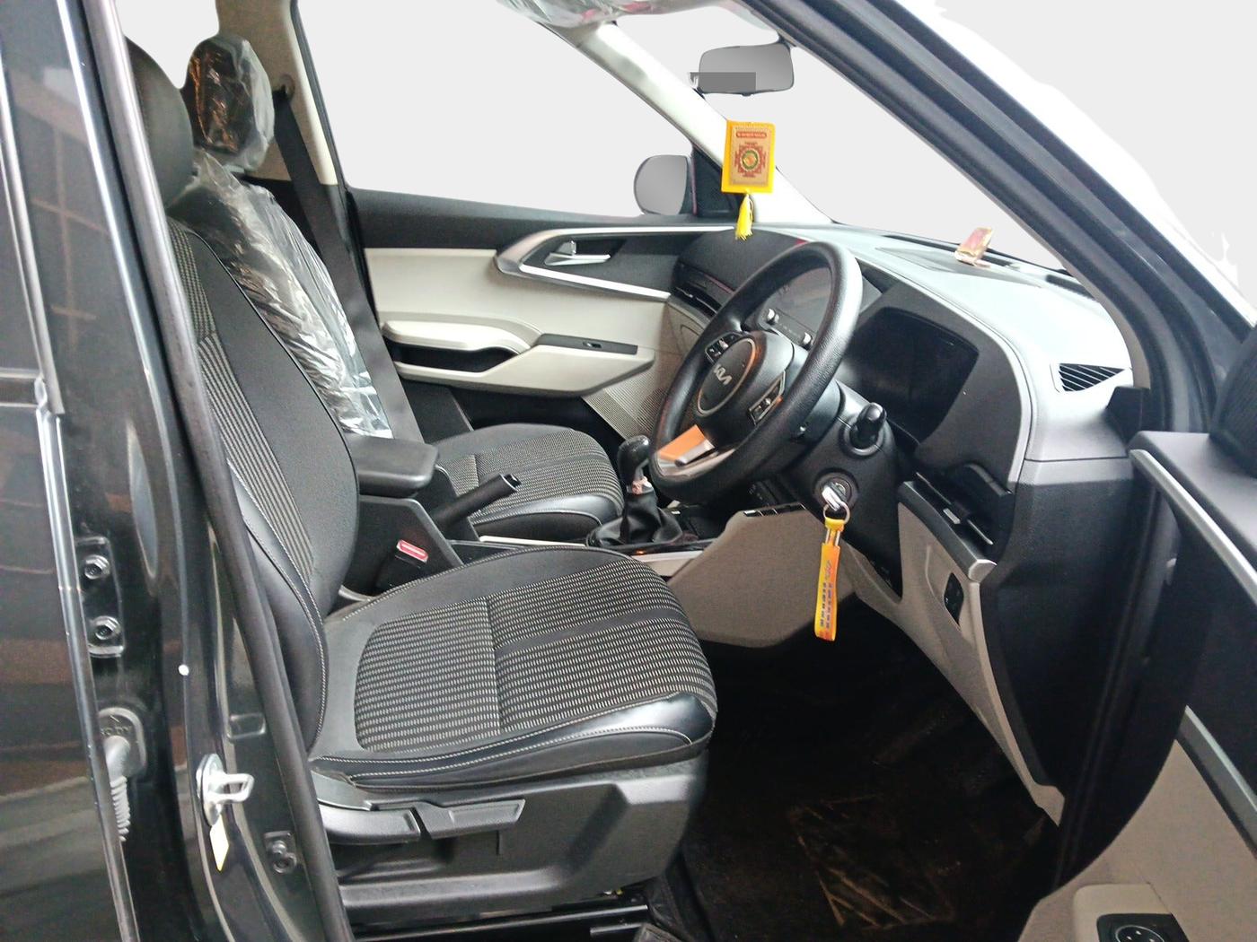 2023 KIA CARENS PRESTIGE 1.5 PETROL 7 STR, Petrol, Manual, 29,167 km, interior