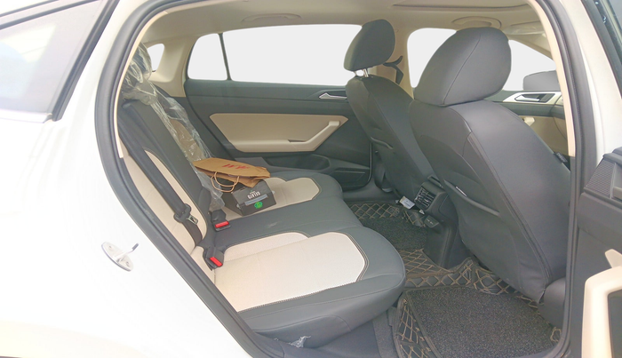 2024 Volkswagen VIRTUS TOPLINE TSI 1.0 AT, Petrol, Automatic, 5,400 km, interior