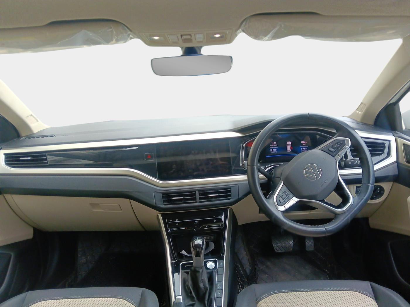 2024 Volkswagen VIRTUS TOPLINE TSI 1.0 AT, Petrol, Automatic, 5,800 km, interior