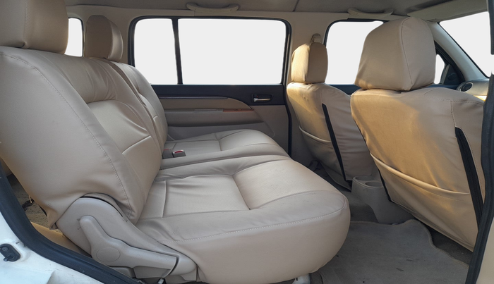 2012 Ford Endeavour 2.5L 4X2 MT, Diesel, Manual, 93,749 km, interior