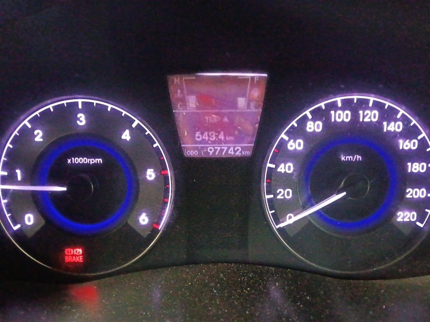 2011 Hyundai Verna FLUIDIC 1.6 CRDI SX, Diesel, Manual, 97,742 km, interior