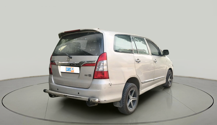 2014 Toyota Innova 2.5 GX 7 STR, Diesel, Manual, 1,40,193 km, exterior