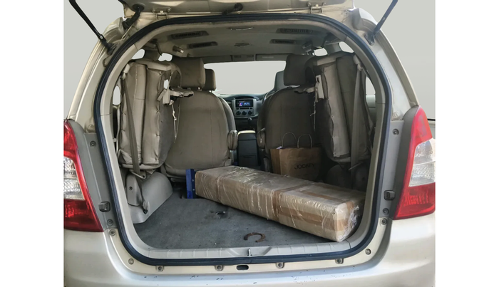 2014 Toyota Innova 2.5 GX 7 STR, Diesel, Manual, 1,40,193 km, exterior