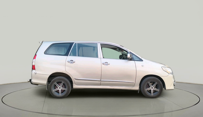 2014 Toyota Innova 2.5 GX 7 STR, Diesel, Manual, 1,40,193 km, exterior