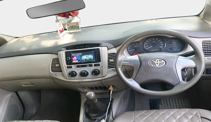 2014 Toyota Innova 2.5 GX 7 STR, Diesel, Manual, 1,40,193 km, interior