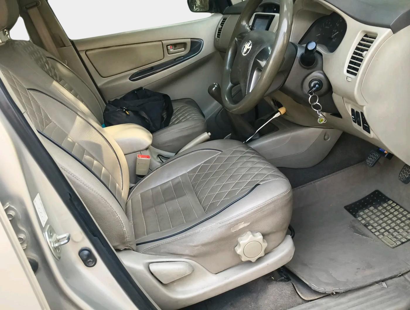 2014 Toyota Innova 2.5 GX 7 STR, Diesel, Manual, 1,41,000 km, interior