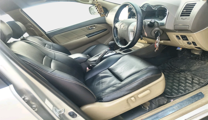 2013 Toyota Fortuner 3.0 4X2 AT, Diesel, Automatic, 1,50,873 km, interior