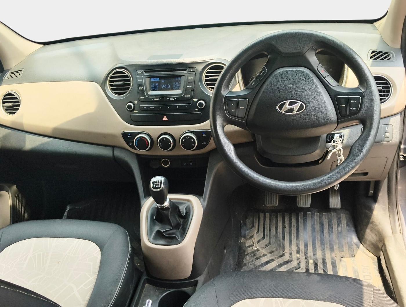 2015 Hyundai Grand i10 SPORTZ 1.2 KAPPA VTVT, Petrol, Manual, 21,038 km, interior