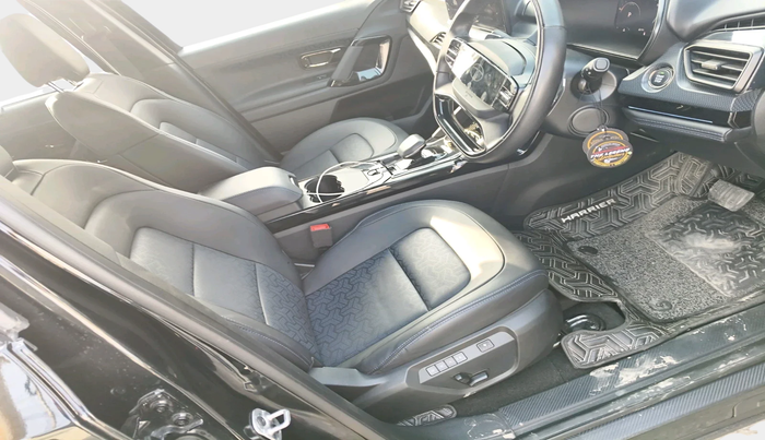 2024 Tata Harrier FEARLESS DARK EDITION AT, Diesel, Automatic, 15,599 km, interior
