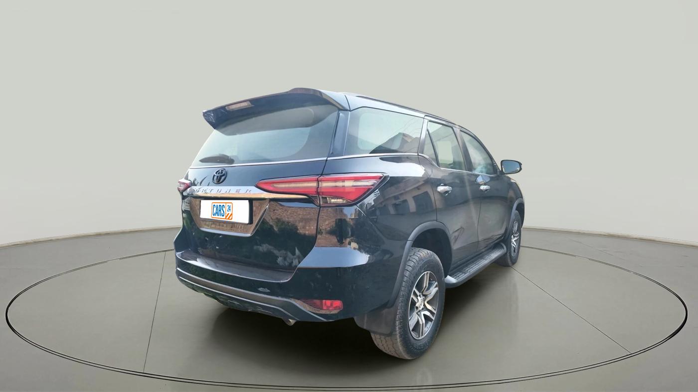 2022 Toyota Fortuner 4X2 AT 2.8 DIESEL, Diesel, Automatic, 1,08,223 km, exterior