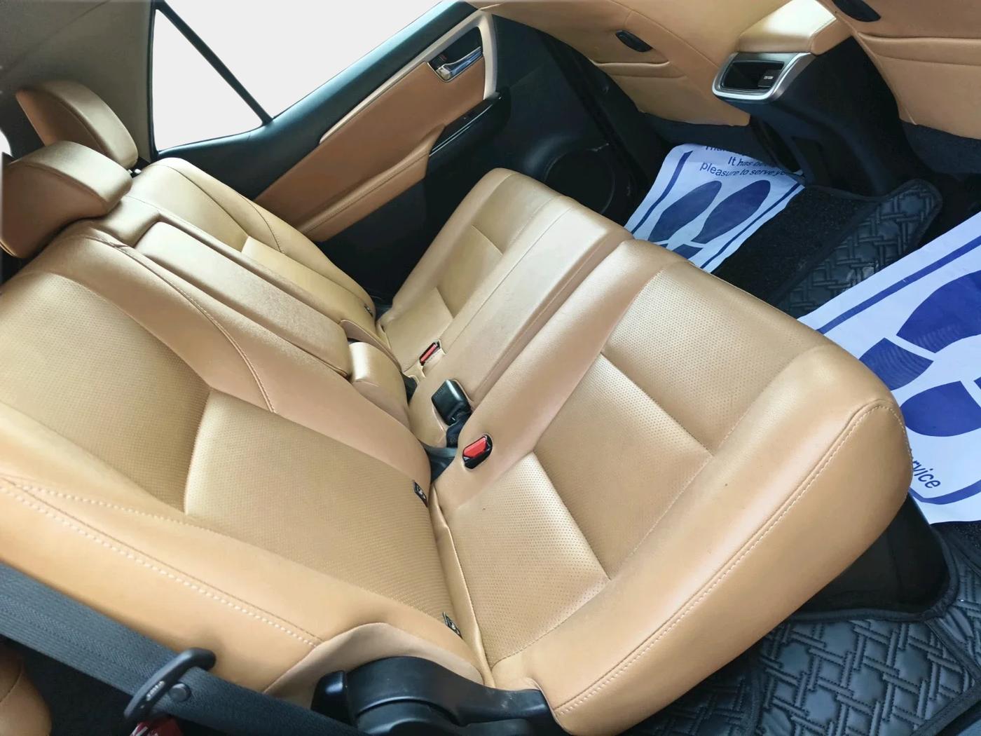 2022 Toyota Fortuner 4X2 AT 2.8 DIESEL, Diesel, Automatic, 1,08,223 km, interior