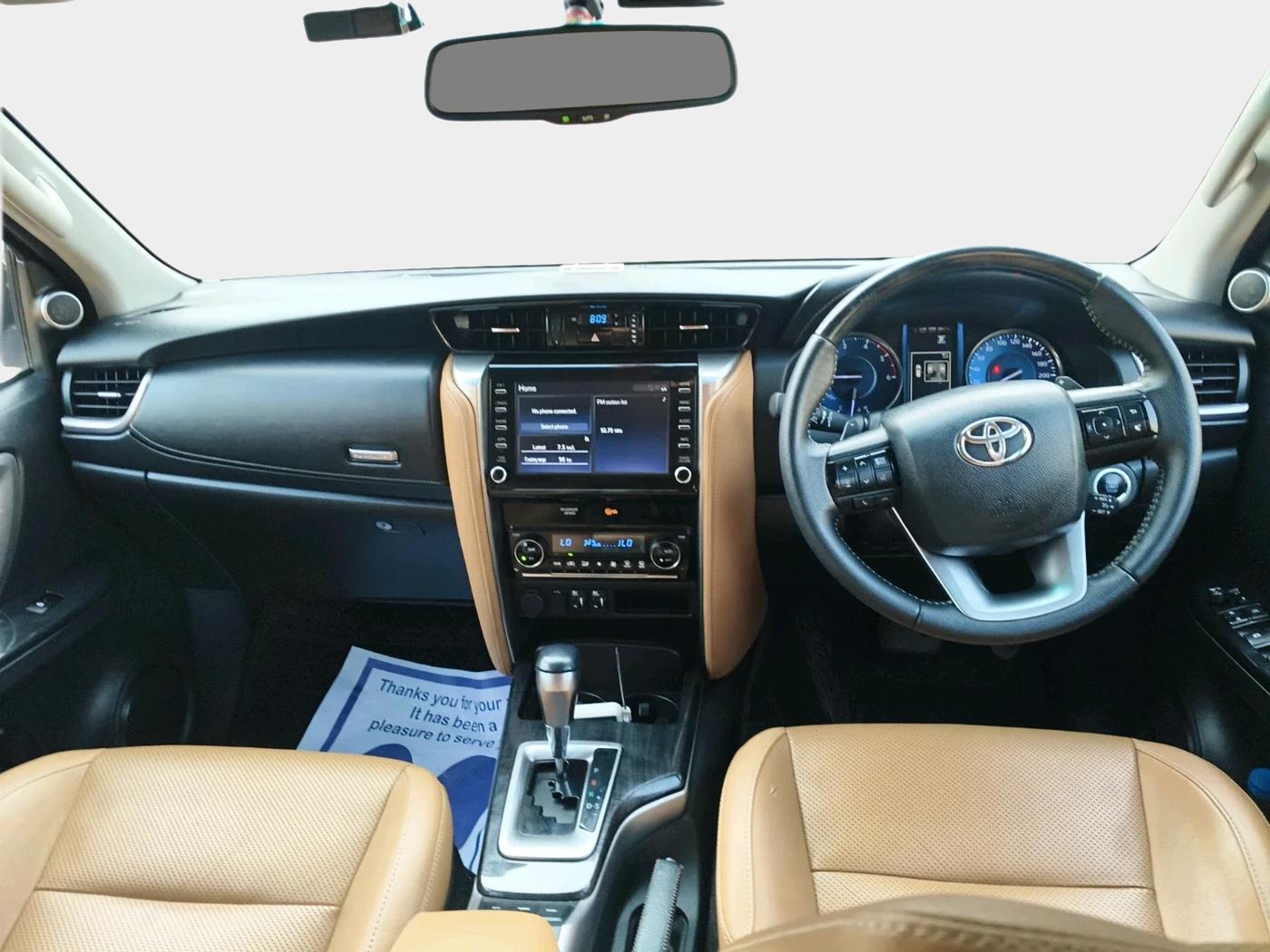 2022 Toyota Fortuner 4X2 AT 2.8 DIESEL, Diesel, Automatic, 1,08,223 km, interior