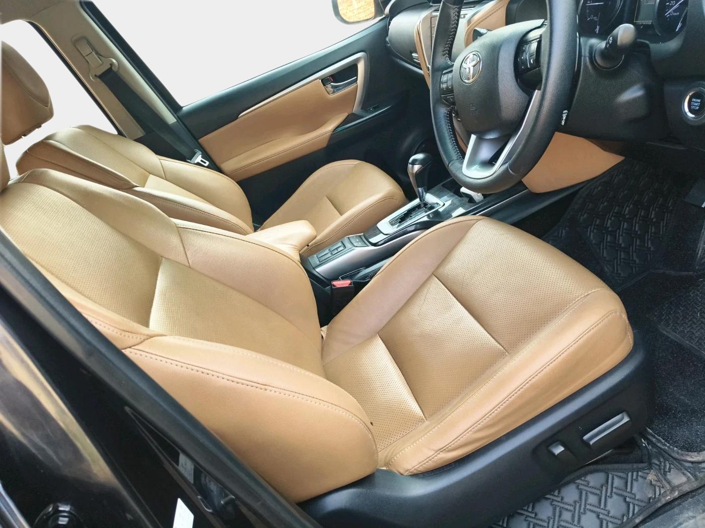 2022 Toyota Fortuner 4X2 AT 2.8 DIESEL, Diesel, Automatic, 1,08,223 km, interior