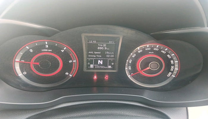 2019 Mahindra XUV300 W8 1.5 DIESEL, Diesel, Manual, 1,09,780 km, interior