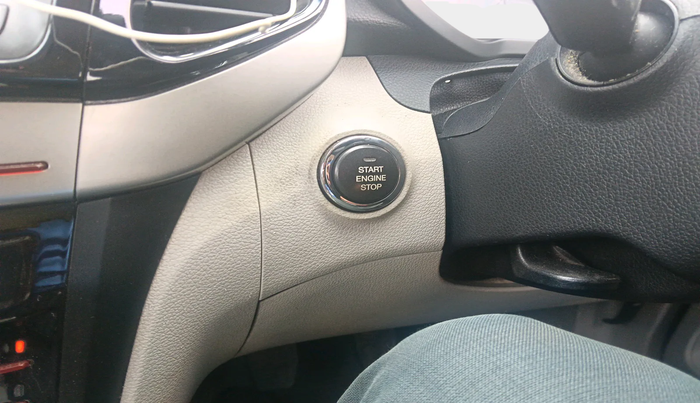 2019 Mahindra XUV300 W8 1.5 DIESEL, Diesel, Manual, 1,09,780 km, interior