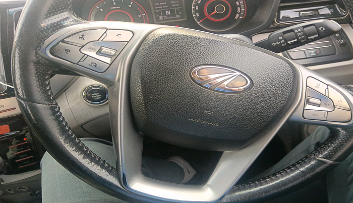2019 Mahindra XUV300 W8 1.5 DIESEL, Diesel, Manual, 1,09,780 km, interior