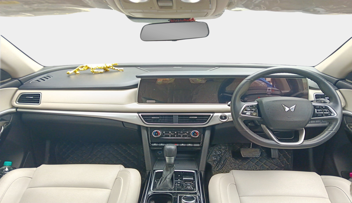 2023 Mahindra XUV700 AX 7 LUXURY P AT 7 STR, Petrol, Automatic, 16,671 km, interior