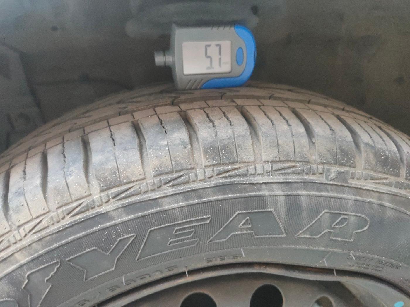 2013 Maruti Ertiga VDI, Diesel, Manual, 86,951 km, tyre