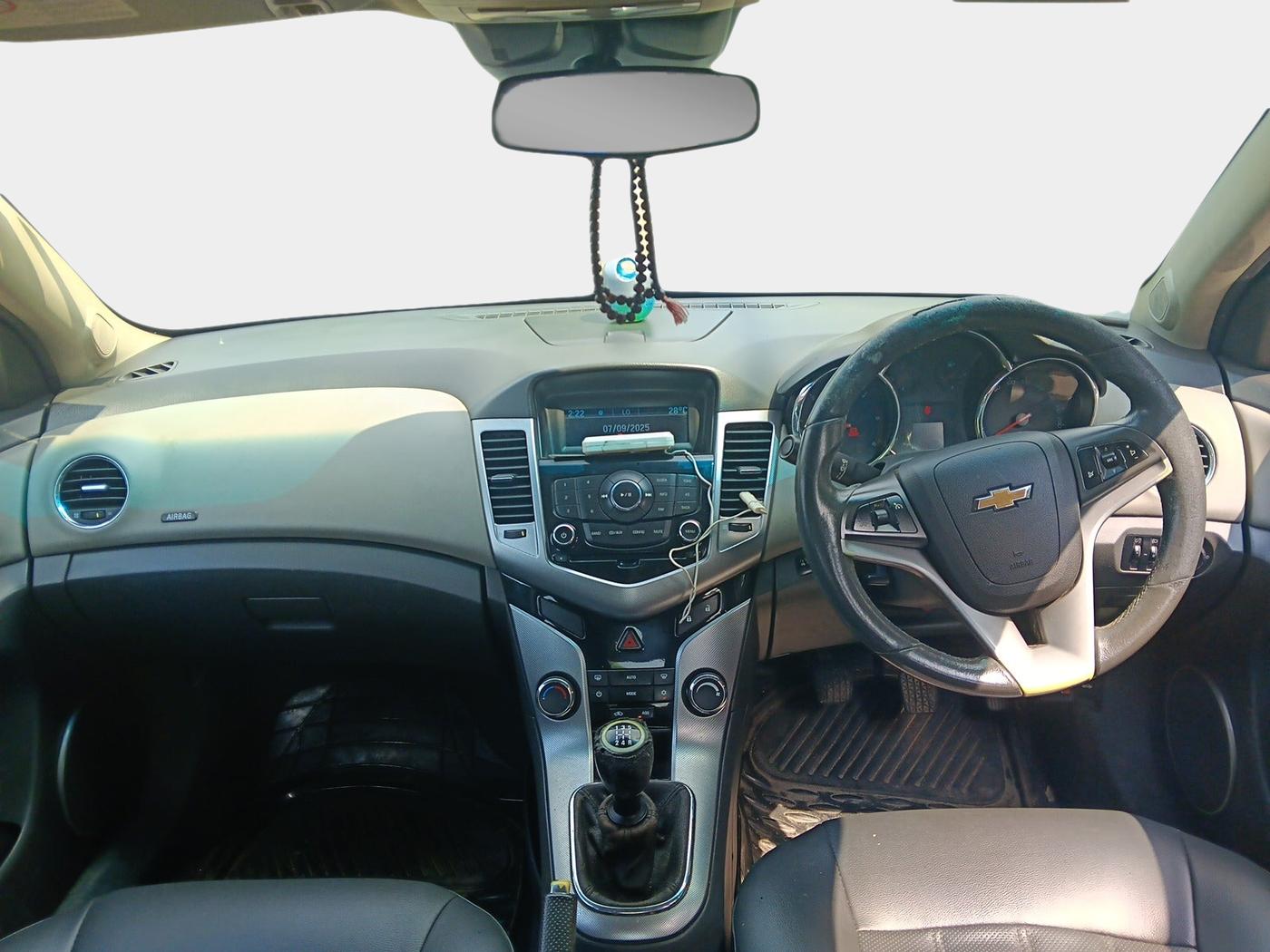2010 Chevrolet Cruze LTZ, Diesel, Manual, 1,10,164 km, interior