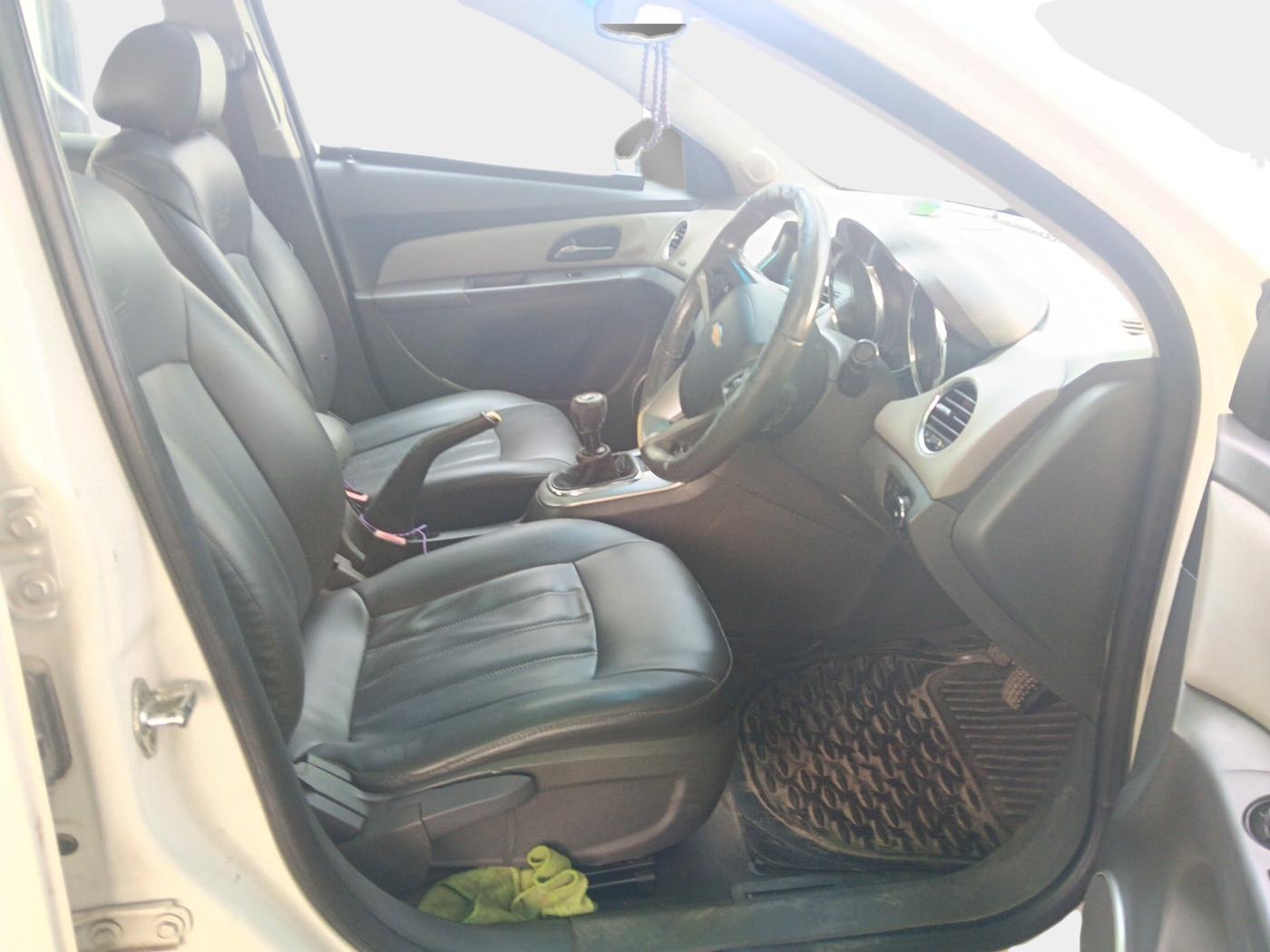 2010 Chevrolet Cruze LTZ, Diesel, Manual, 1,10,164 km, interior