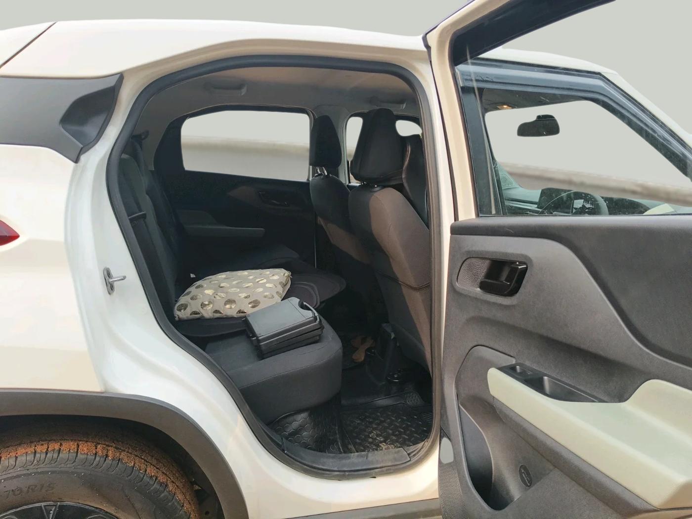 2022 Tata PUNCH ADVENTURE MT, Petrol, Manual, 24,169 km, interior