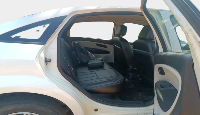 2016 Fiat Linea CLASSIC 1.3 L MULTIJET, Diesel, Manual, 2,64,961 km, interior