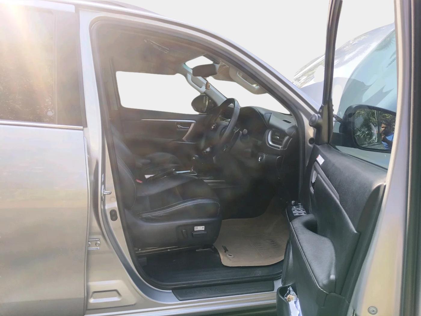 2022 Toyota Fortuner 4X4 AT 2.8 DIESEL, Diesel, Automatic, 95,088 km, interior