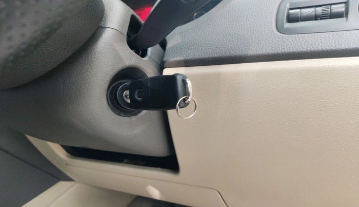 2014 Volkswagen Vento HIGHLINE DIESEL 1.6, Diesel, Manual, 3,10,183 km, interior