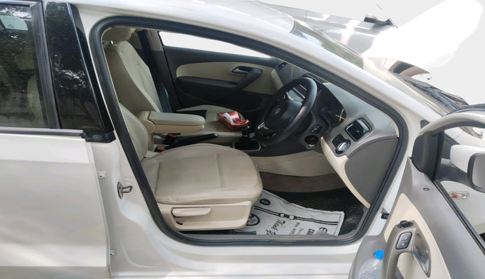 2014 Volkswagen Vento HIGHLINE DIESEL 1.6, Diesel, Manual, 3,10,183 km, interior