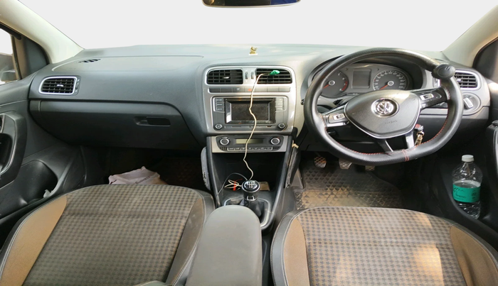 2017 Volkswagen Polo HIGHLINE PLUS 1.2(16 ALLOY, Petrol, Manual, 1,14,672 km, interior