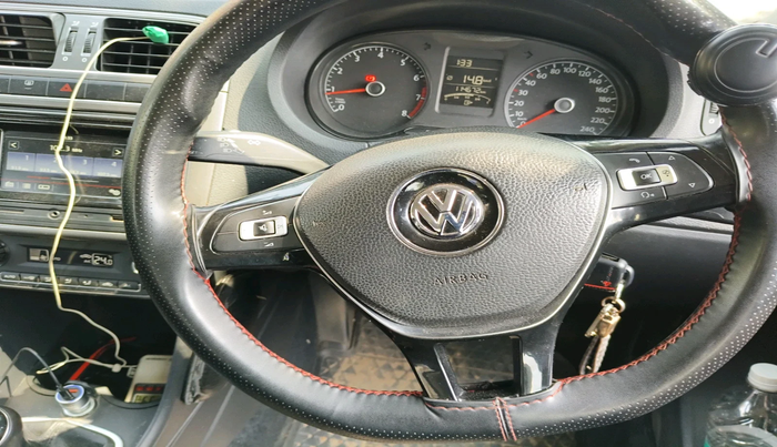 2017 Volkswagen Polo HIGHLINE PLUS 1.2(16 ALLOY, Petrol, Manual, 1,14,672 km, interior