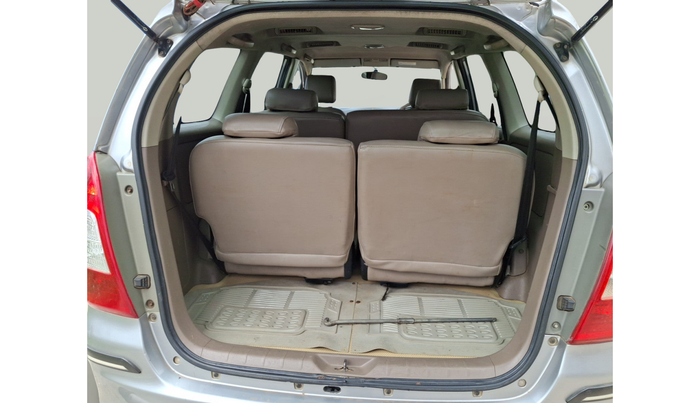 2015 Toyota Innova 2.5 GX 8 STR, Diesel, Manual, 2,19,692 km, exterior