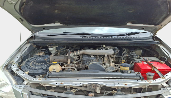 2015 Toyota Innova 2.5 GX 8 STR, Diesel, Manual, 2,19,692 km, exterior