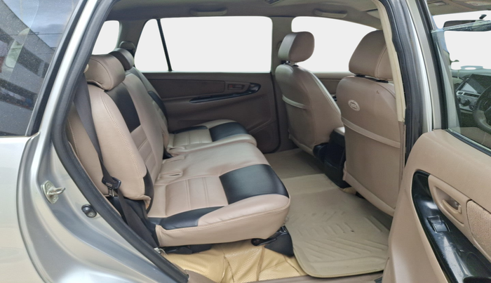 2015 Toyota Innova 2.5 GX 8 STR, Diesel, Manual, 2,19,692 km, interior