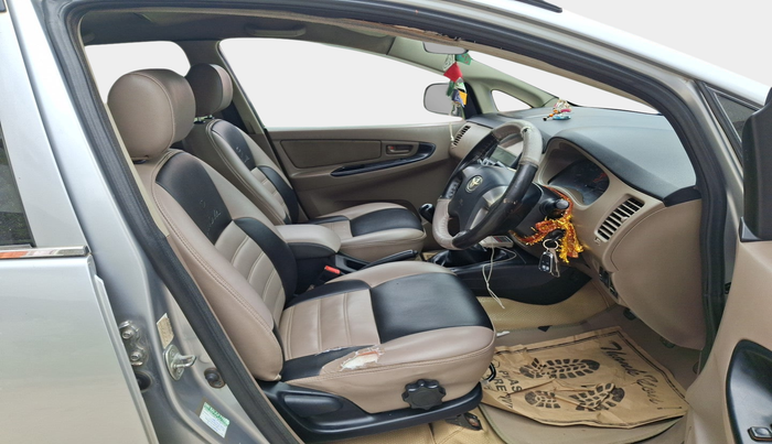 2015 Toyota Innova 2.5 GX 8 STR, Diesel, Manual, 2,19,692 km, interior