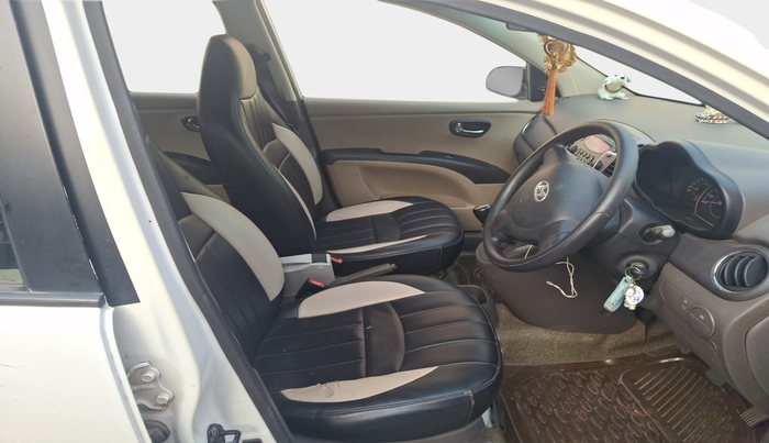 2015 Hyundai i10 SPORTZ 1.1, Petrol, Manual, 75,375 km, interior